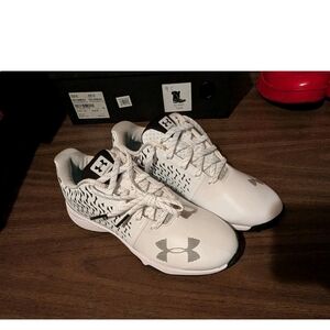 Under Armour Women's UA Finisher Size 6 Turf Cleats